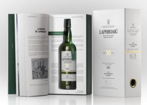 Nová whisky Laphroaig 30 Year Old Ian Hunter Story Book One: Unique Character