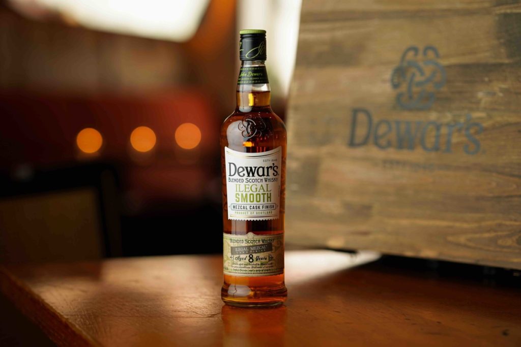 Nová whisky Dewar's Ilegal smooth