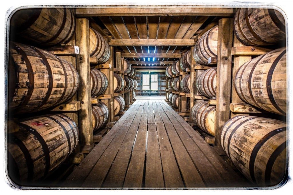 výroba americké whiskey